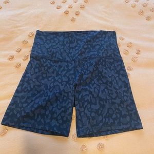 LULULEMON ALIGN biker shorts size 6 never worn